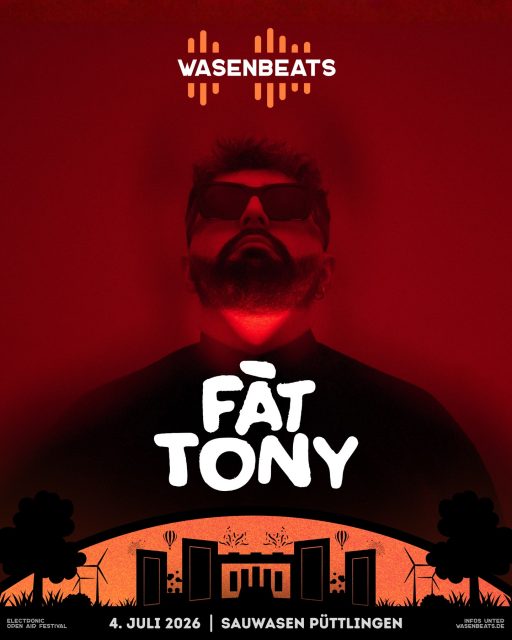 𝗟𝗜𝗡𝗘-𝗨𝗣 🚀

Aus Österreich direkt auf den Sauwasen - unser nächster Headliner ist ein wahrer Showman 🔥

💥 𝗙Ä𝗧 𝗧𝗢𝗡𝗬 💥

Der österreichische DJ FÄT TONY hat zweifellos ein Händchen für erfolgreiche Remixe. Seine House-Remixe haben unzählige Streams gesammelt und die Aufmerksamkeit mehrerer EDM-Legenden auf sich gezogen. Besonders erfolgreich war sein Remix von ABBAs „Gimme Gimme Gimme“ gemeinsam mit Medun. Treibende Beats und eine starke Bassline machen FÄT TONYS Tracks zu einem wahrhaft euphorischen Erlebnis.

𝗦𝗛𝗢𝗪𝗠𝗔𝗡
FÄT TONY weiß, wie man ein Publikum begeistert. Mit ausgezeichnetem Gespür für die Crowd zeigte er sein Können auf mehreren renommierten Bühnen. Sein größter Auftritt fand beim größten Open-Air-Festival Europas statt, dem Donauinselfest 2023 vor 30.000 Menschen. Außerdem spielt er eine Residency in einem der bekanntesten Wiener Clubs, dem Praterdome, und trat beim Electric Love Festival auf.

@fattony.mp3 🔥

🗓️ 4. Juli 2026
📍 Sauwasen, Püttlingen 
🎫 wasenbeats.de

#wasenbeats #festival #event #headliner